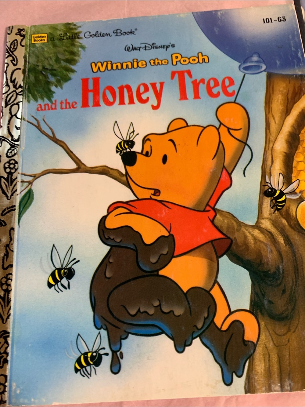 Winnie the Pooh and the Honey Tree - Classic Kids Book (Yellow, Red)
